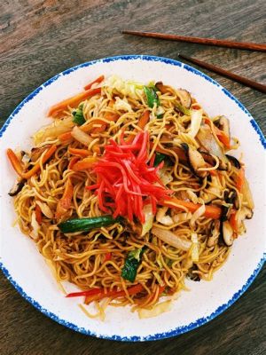  Yakisoba: Eine deftige Mischung aus knusprigen Nudeln und saftigen Gemüsesorten!