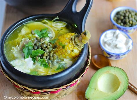  Ajiaco ¡Ein cremiger Traum aus Huhn und Kartoffeln, der das Herz jedes Foodie erobert!