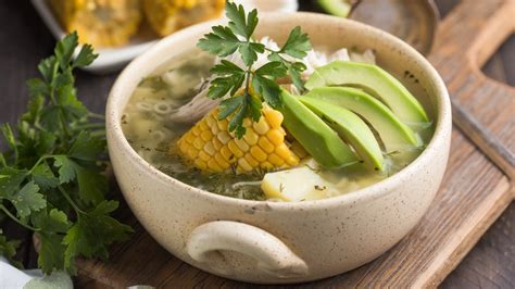  Ajiaco - Eine herzhafte Hühnersuppe mit cremiger Kartoffel- und Maissauce für kulinarische Entdeckungsreisen!