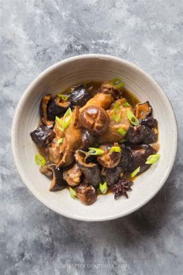  Braised Sea Cucumber with Mushrooms: Ein Fest für die Sinne – Umami-Reich und Texturspiel auf höchstem Niveau!