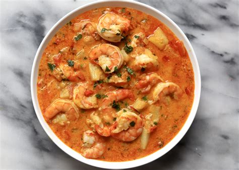  Moqueca de Camarão: Ein cremiges Seafood-Erlebnis mit einem Hauch von exotischer Süße!