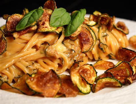  Spaghetti alla Nerano! Ein cremiges Meeresfrüchte-Genuss aus den Hügeln Neapels.